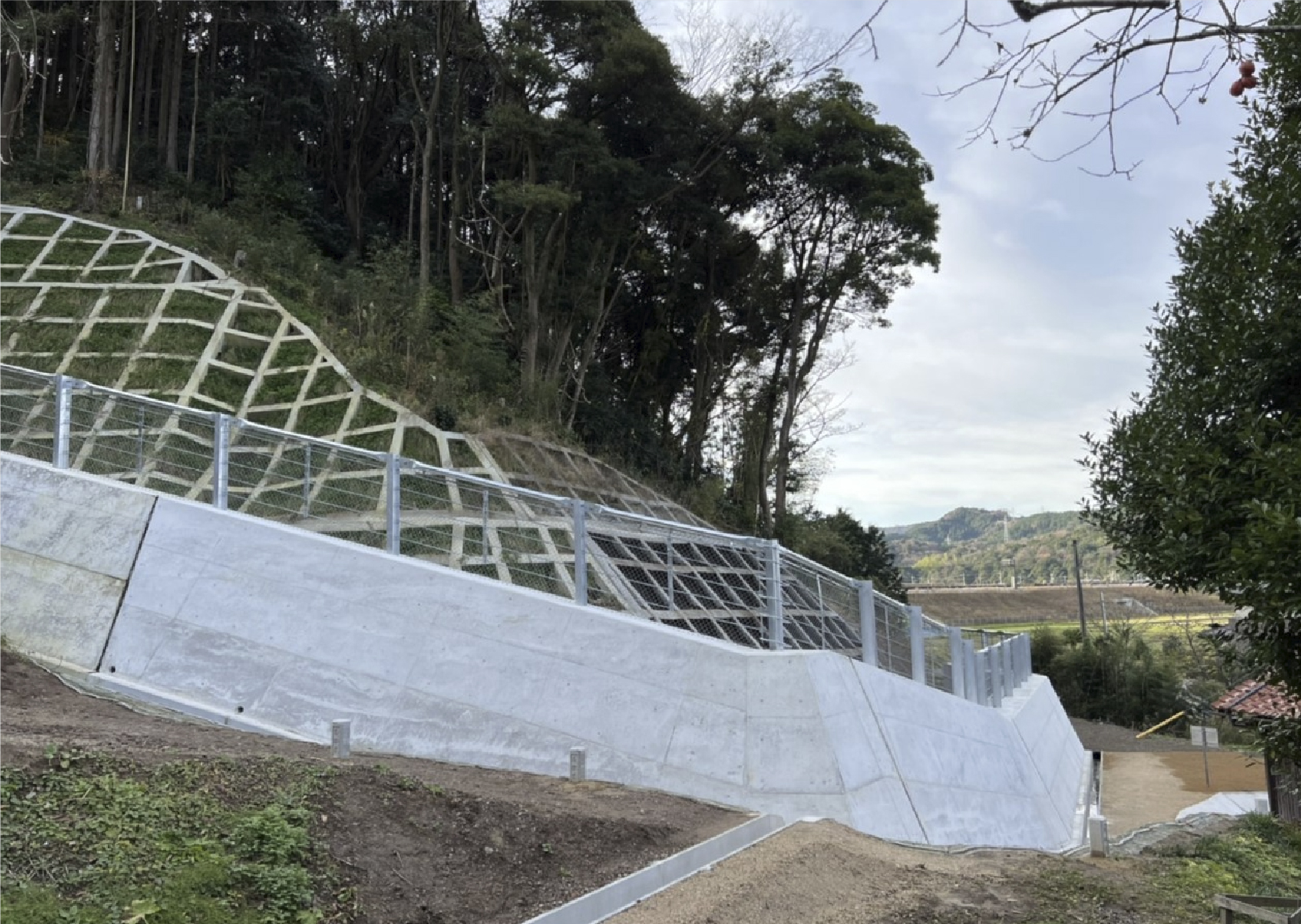 急傾斜地 崩壊対策工事をさせていただきました